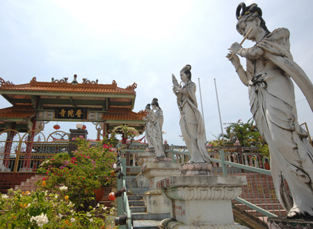 5D4N Kota Kinabalu + Nature Heritage + Island Excursion + Cultural Village + Mangroves Cruise