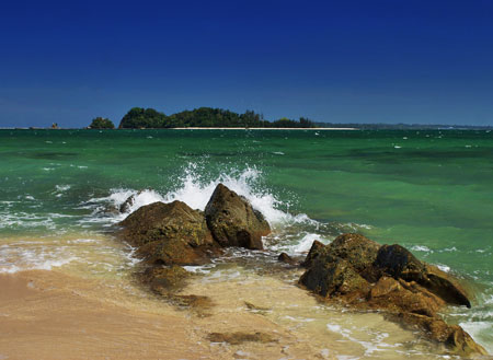 Labuan Rusukan Island Snorkeling Day Trip   